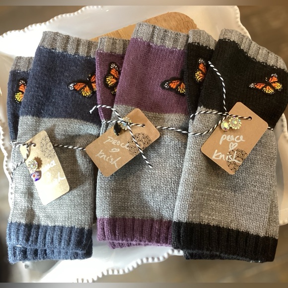 - 🍁 Knit Fingerless Butterfly Gloves - Picture 6 of 9